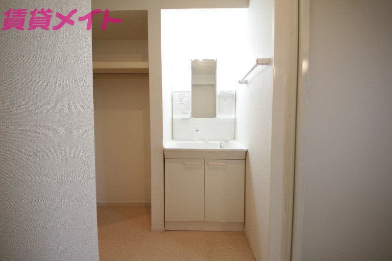 洗面設備　同タイプの部屋写真です。
