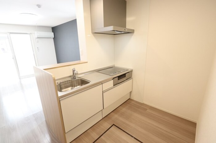 キッチン　対面システムキッチン（ＩＨコンロ）