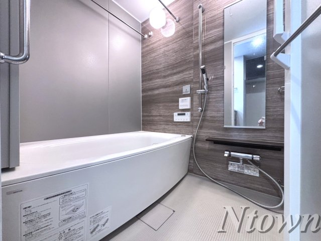 バス・シャワールーム　落ち着いた空間のお風呂です