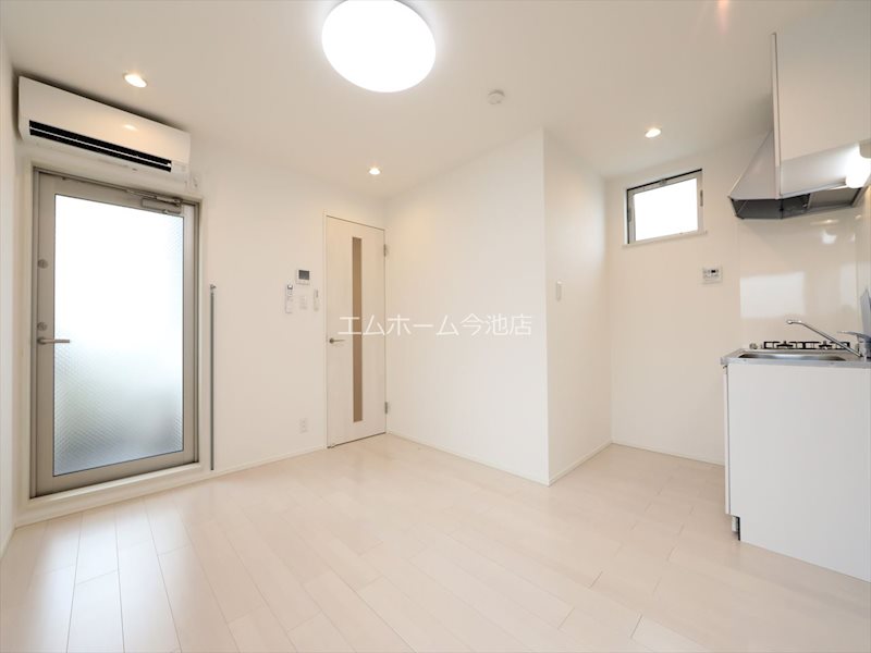 バルコニー　洋室7.5帖　エアコン完備