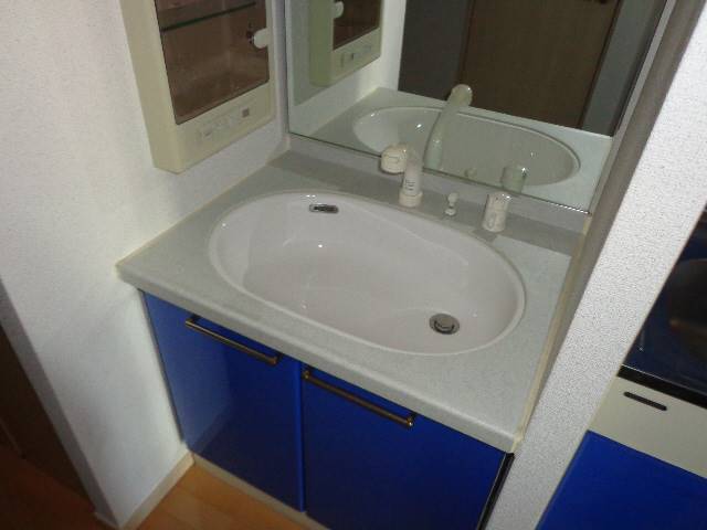 洗面設備　シャンプードレッサー付洗面台