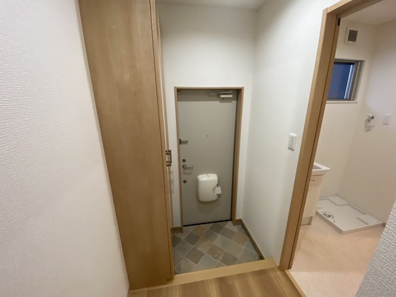 玄関　※別部屋の写真です