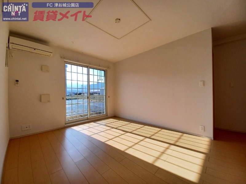 居室・リビング　同型参考写真