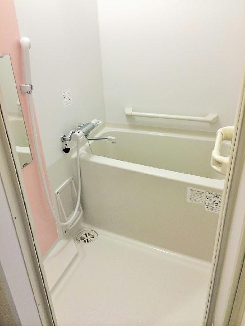 バス・シャワールーム　清潔感のあるバス