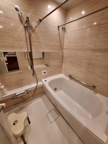 バス・シャワールーム　★ミストサウナ機能を備えた浴室暖房乾燥機付き★浴槽を断熱材で