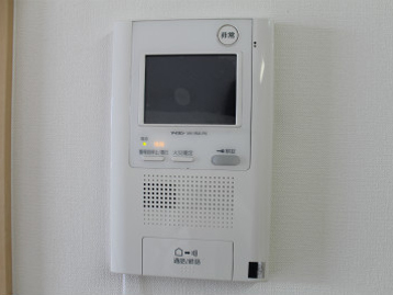 セキュリティ　訪問者がモニターで確認できるインターフォンで安心です。