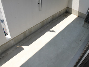 バルコニー　マンションはバルコニーが広いの特徴です。洗濯物干し◎