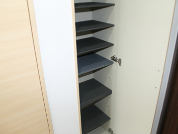 玄関　シューズボックス設置で靴の収納◎