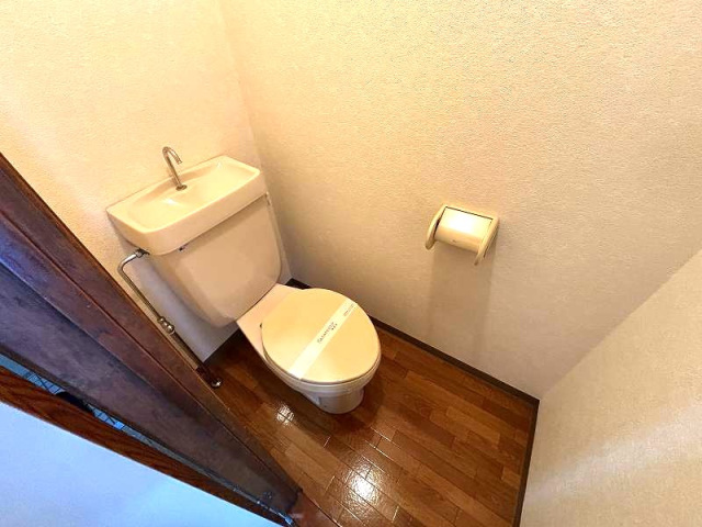 トイレ　別号室の写真です