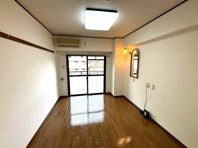 居室・リビング　別号室の写真です