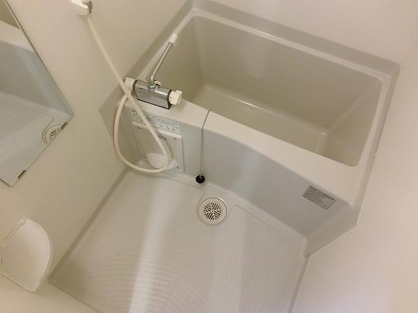 バス・シャワールーム　キレイにリフォームされています！