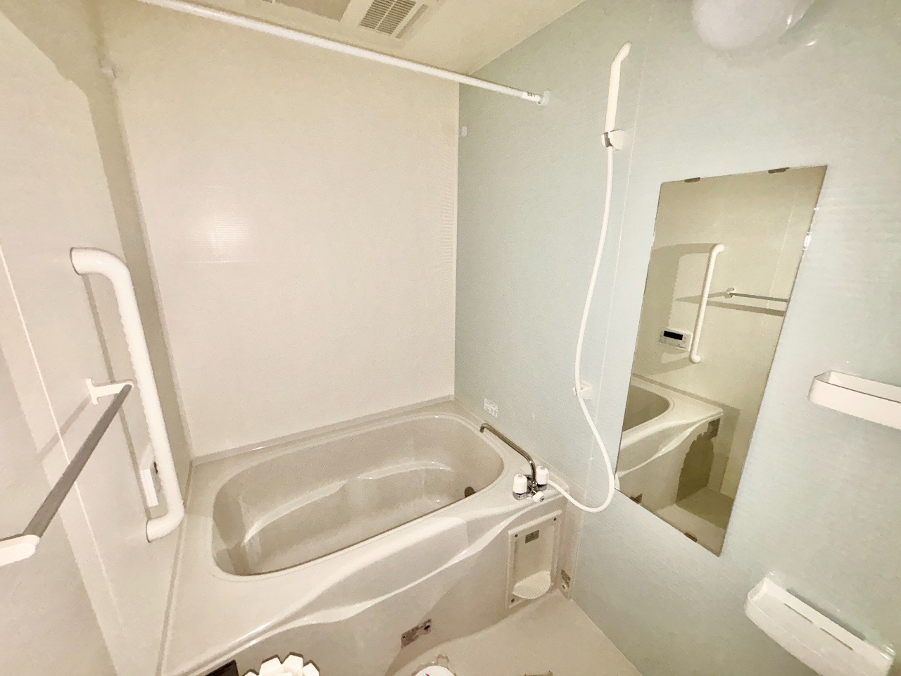 バス・シャワールーム　お風呂部分・追い炊き＆浴室乾燥機能付きです◎