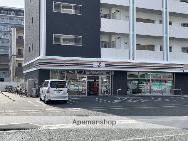 コンビニ　セブンイレブン（コンビニ）まで124m