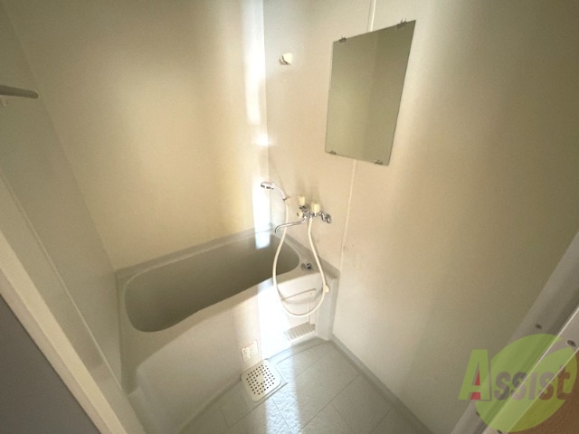 バス・シャワールーム　１人暮らしにはピッタリのサイズ感ですね！