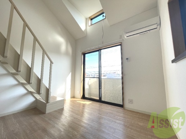 居室・リビング　８．２帖のお部屋です。明るいお部屋で気持ちが良いですね。