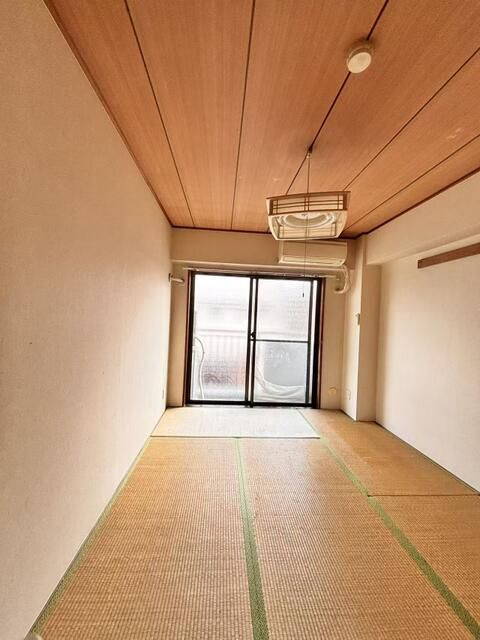 居室・リビング　■エアコン■24時間換気システム■ダウンライト■２面採光