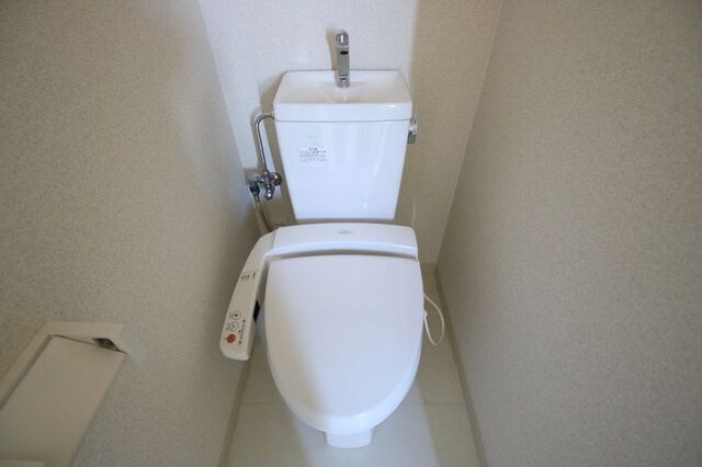 トイレ　※別室の参考写真の為、現況優先です。