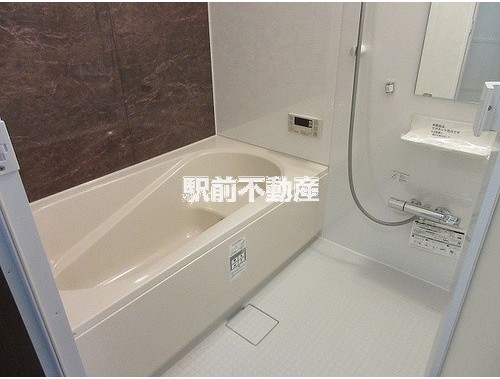 バス・シャワールーム　鏡付きの浴室♪