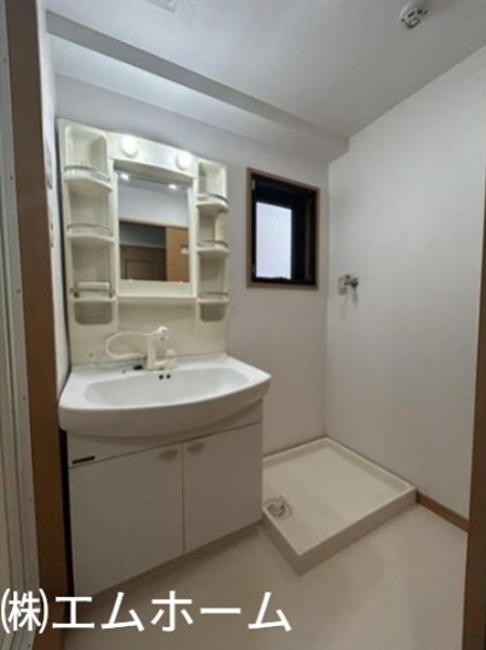 洗面設備　脱衣所　独立洗面台（シャンプードレッサー）洗濯機用意できます