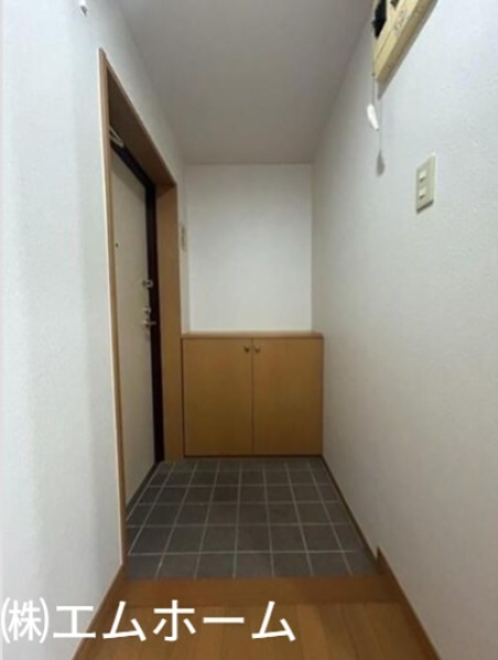 玄関　玄関　シューズボックス付（収納充実してます）