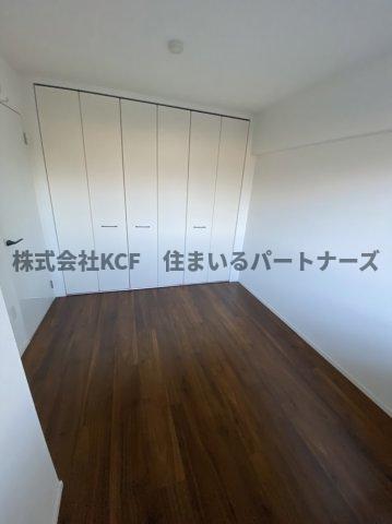 居室・リビング　※同年10月完成の類似物件です。