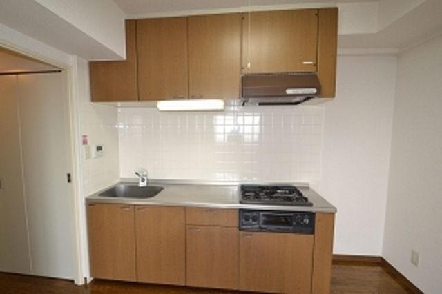 キッチン　２口ガスコンログリル付きのシステムキッチンです♪