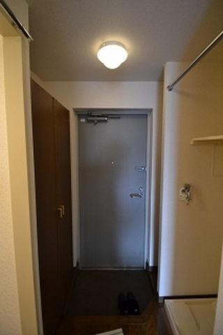 玄関　玄関にはトールタイプのシューズボックスがあります♪