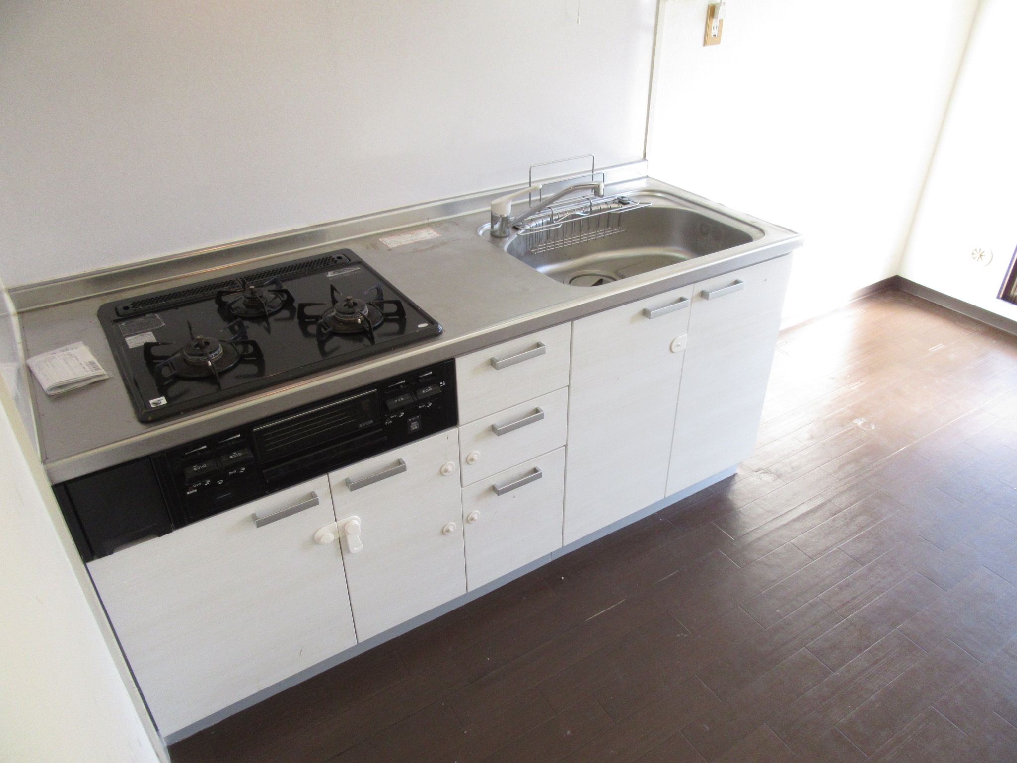 キッチン　※室内は現況を優先します　別部屋参考写真