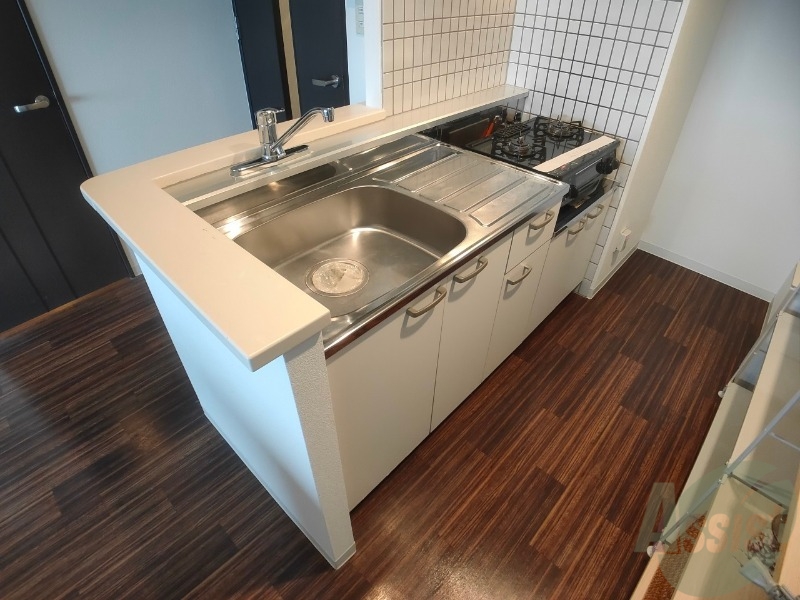 キッチン　キッチンはこちらです。流しが広くて使いやすそうです。