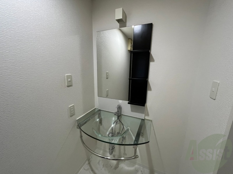 洗面設備　洗面台。身支度にはかかせないですよね～。