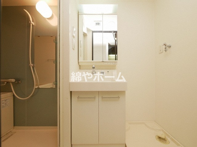 洗面設備　独立洗面台、朝の身支度には欠かせません