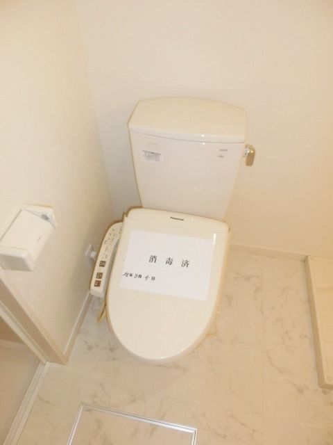 トイレ　ウォシュレット付きのトイレ。