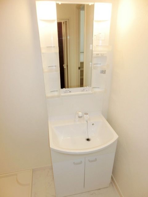 洗面設備　便利な洗髪洗面化粧台です。