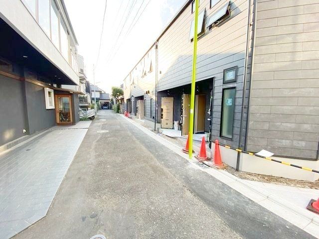 その他　建物前の道