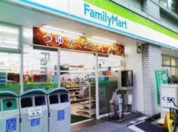 コンビニ　ファミリーマート新宿大久保二丁目店（コンビニ）まで107m