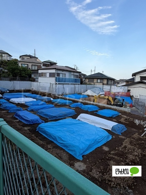 建物外観　建築中の写真になります。