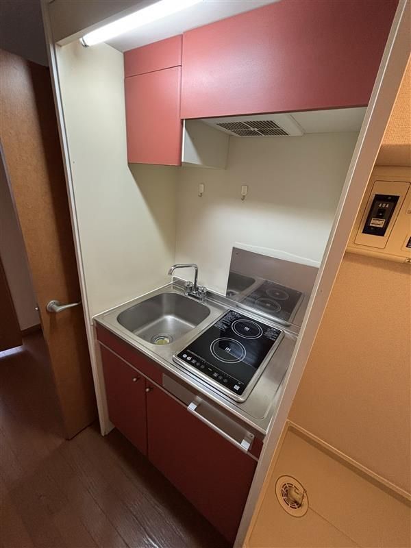 キッチン　別部屋参考写真となります