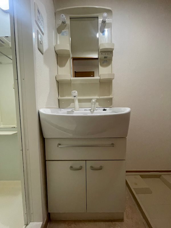 洗面設備　朝の身支度には欠かせない独立洗面化粧台