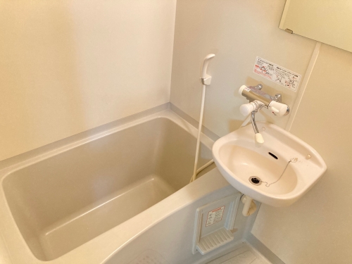 バス・シャワールーム　同タイプの部屋です。現況を優先いたします。