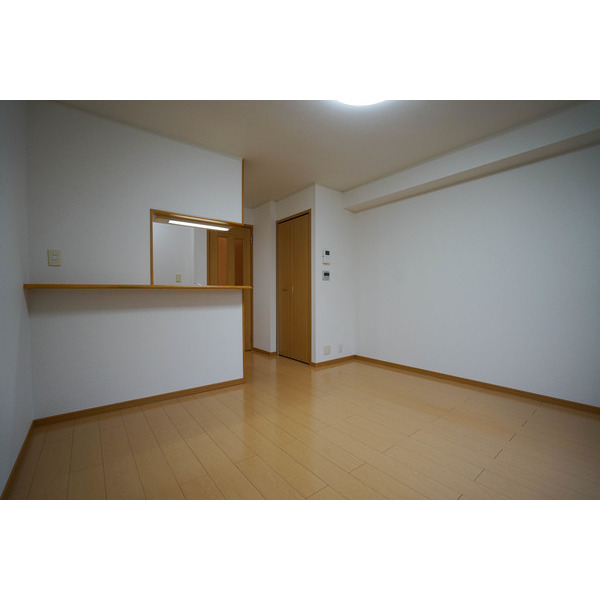 居室・リビング　同じ建物の別の部屋