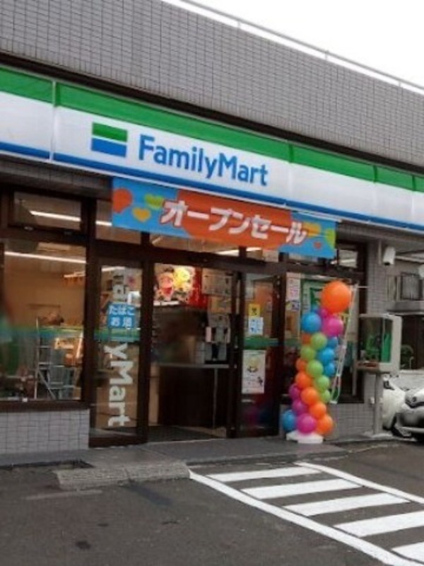 コンビニ　ファミリーマート札幌北22条東18丁目店（コンビニ）まで270m