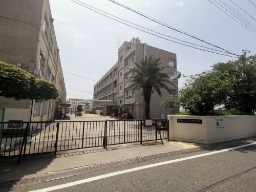 中学校　堺市立泉ケ丘東中学校（中学校）まで976m