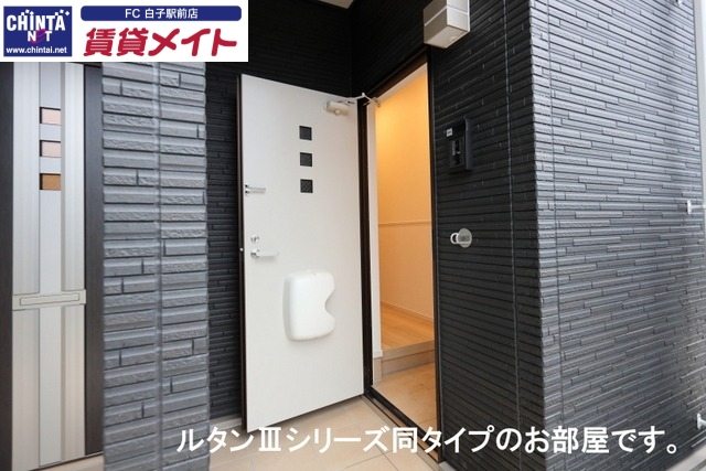 玄関　同型タイプ写真