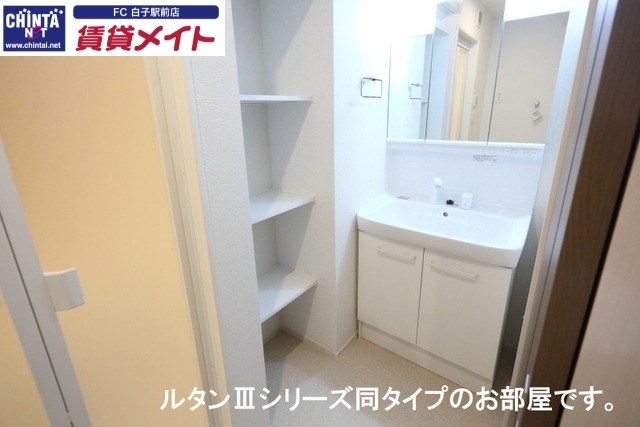 洗面設備　同型タイプ写真