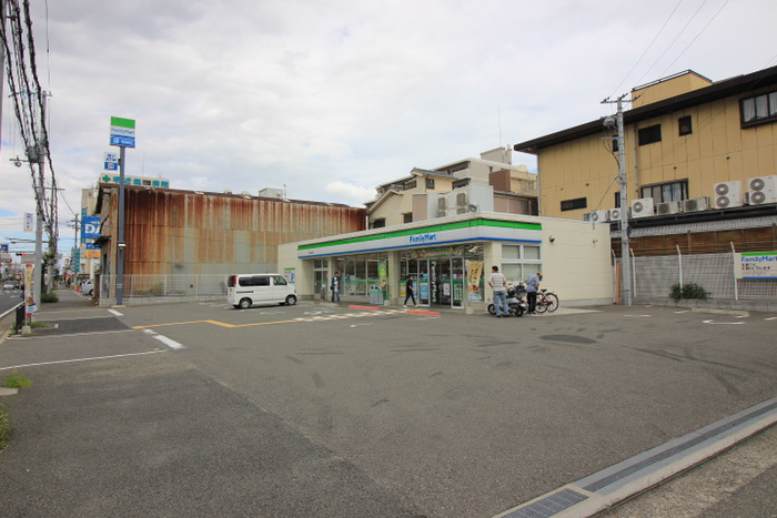 コンビニ　ファミリーマート（コンビニ）まで280m