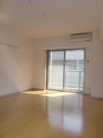 居室・リビング　明るいお部屋ですよ。
