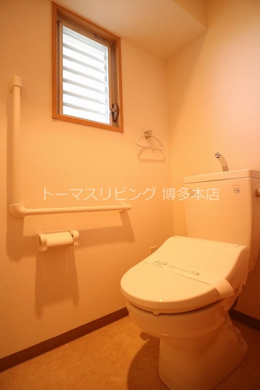 トイレ　別号室参考写真です