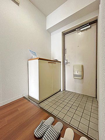 玄関　ヴイラージュ歌里