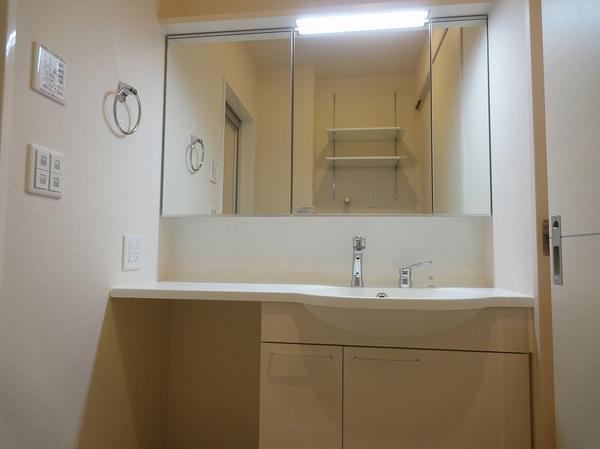 洗面設備　写真は同一物件の別部屋写真でイメージです