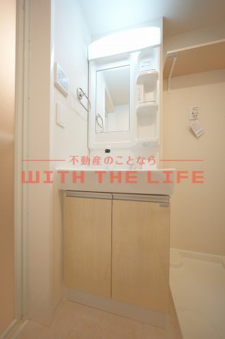 洗面設備　独立洗面化粧台が付いています